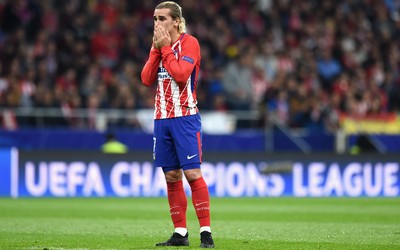 欧亿电竞精华-加比波蒂略进球后拥抱恩师