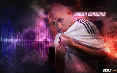 欧亿电竞独家-勒诺尔芒赛后与对手交换球鞋